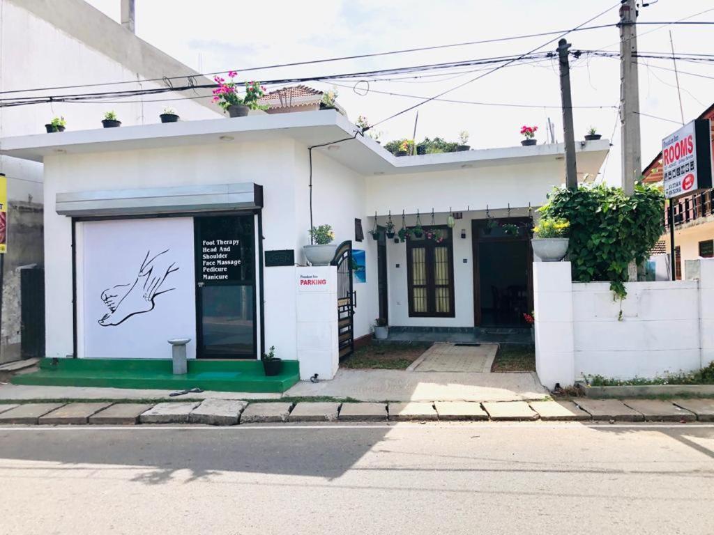 Freedom Inn Negombo Exterior foto